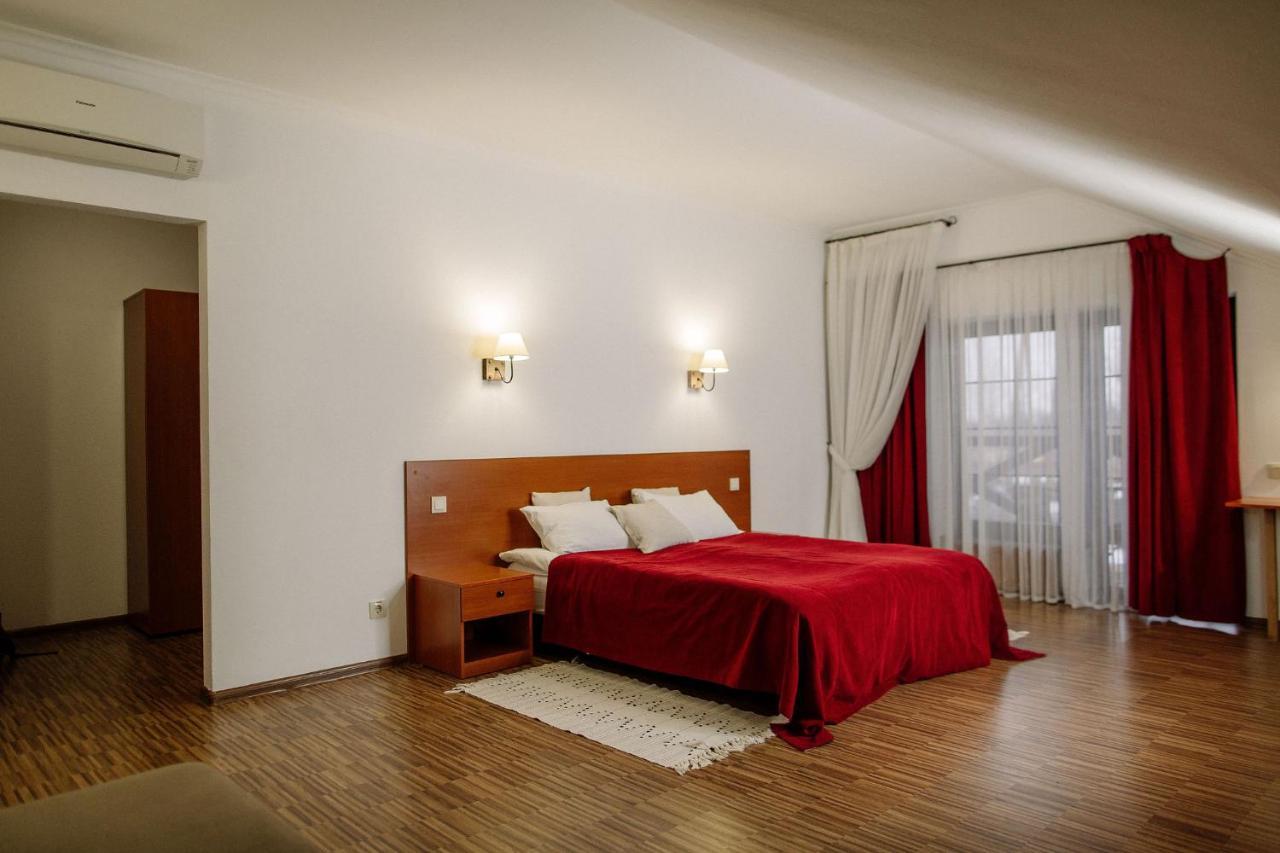Veselyj Zajets Hotell Pirnove Exteriör bild