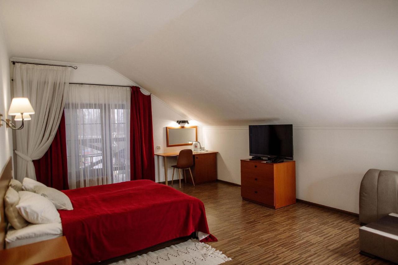 Veselyj Zajets Hotell Pirnove Exteriör bild