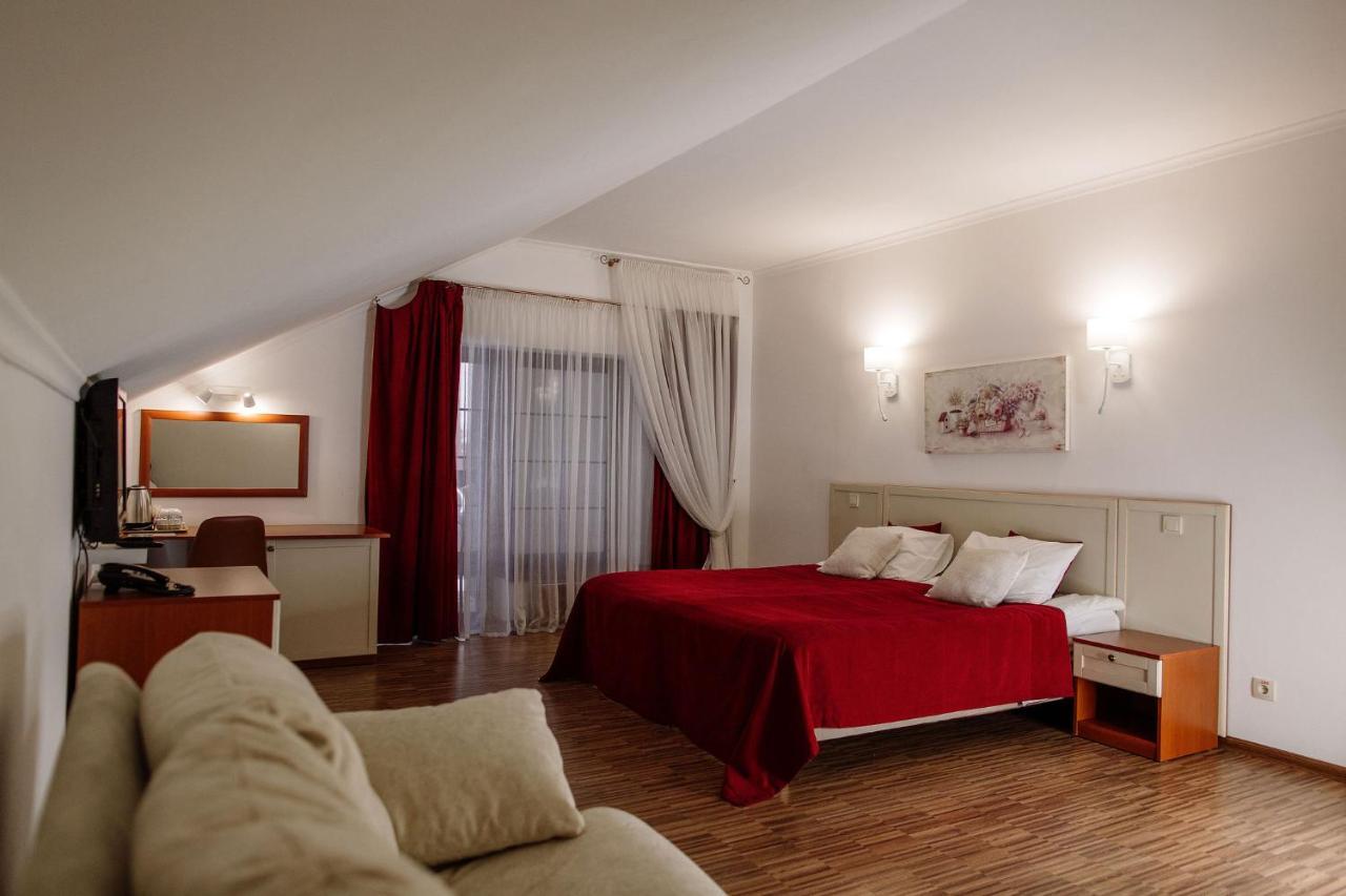 Veselyj Zajets Hotell Pirnove Exteriör bild